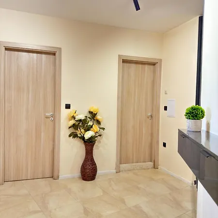 South Bay Luxury דירה