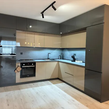 South Bay Luxury * וארנה